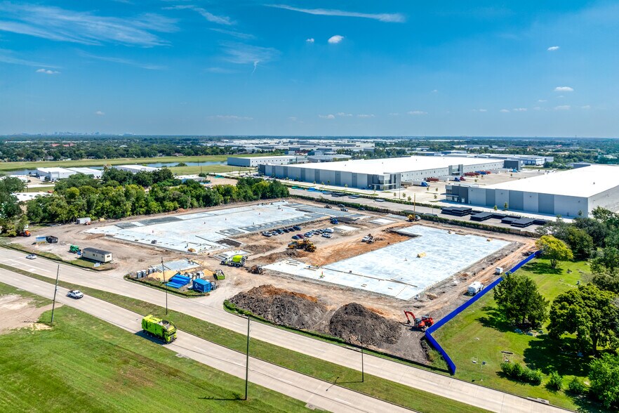 13527 Stafford Rd., Stafford, TX à vendre - Photo de la construction – Image 2 sur 3