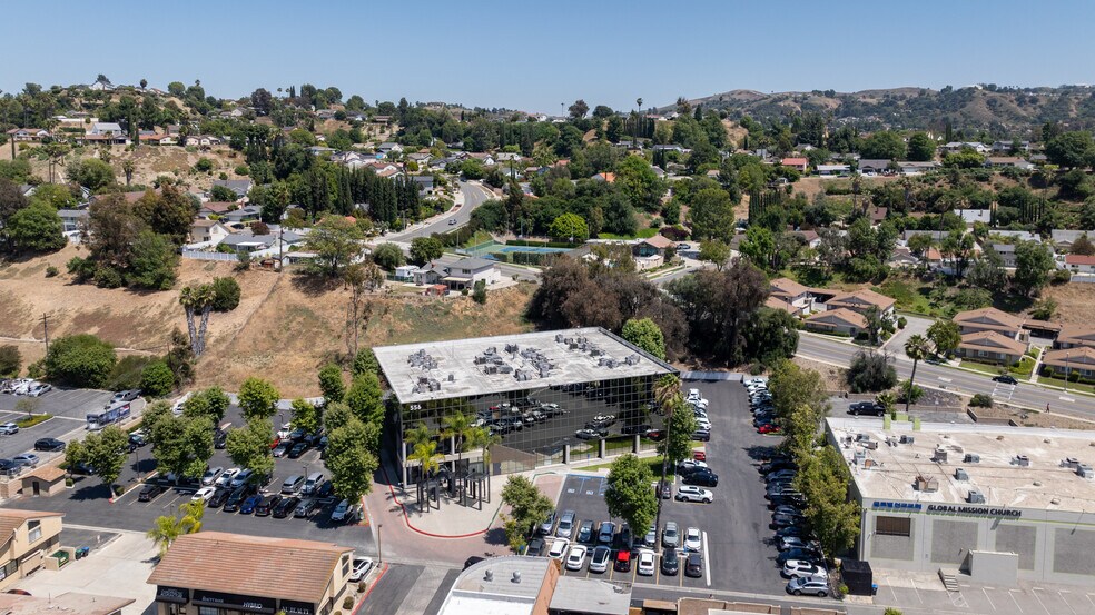 556 N Diamond Bar Blvd, Diamond Bar, CA à vendre - Photo de l’immeuble – Image 2 sur 14