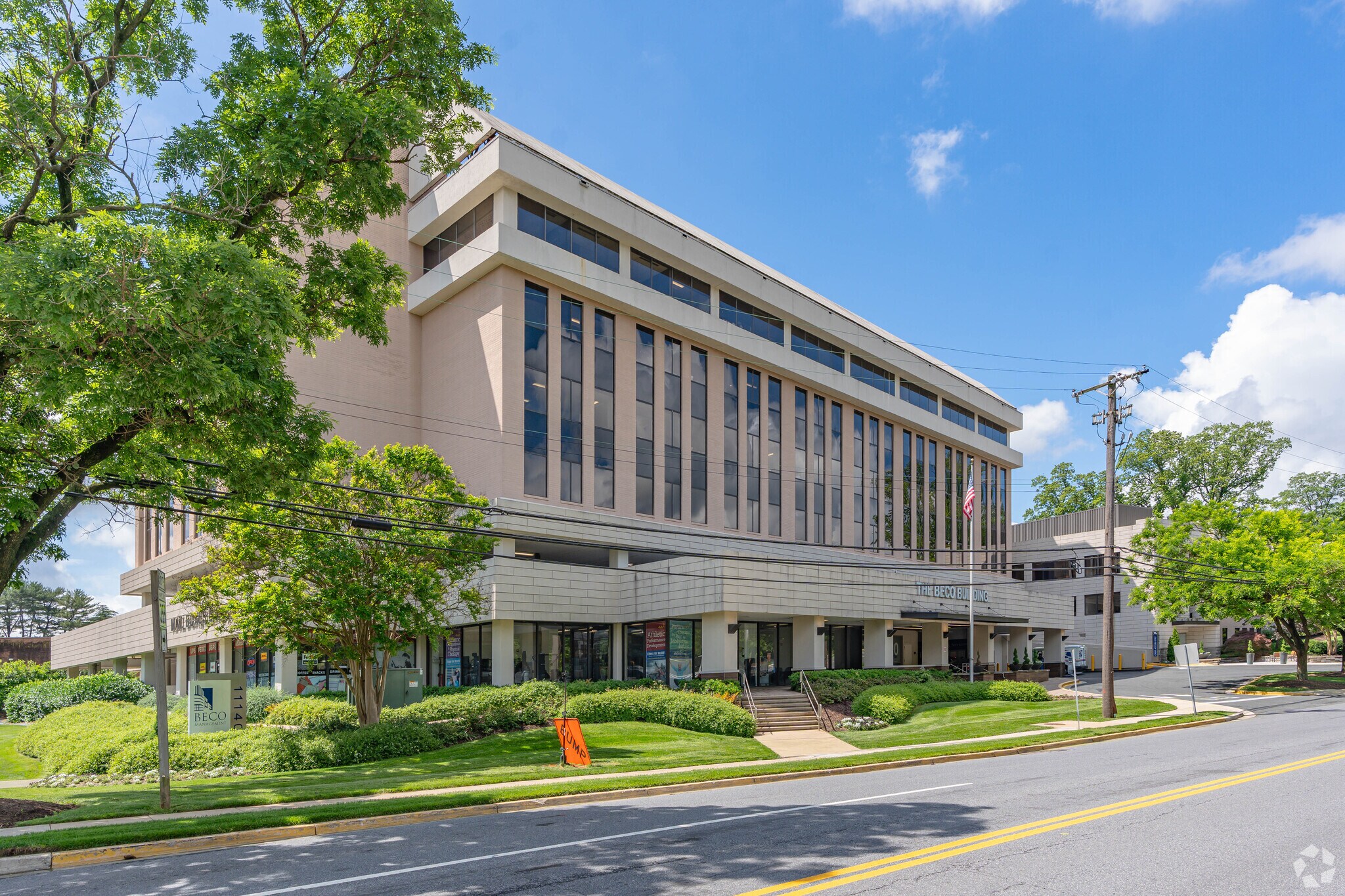 5410 Edson Ln, North Bethesda, MD à louer Photo de l’immeuble– Image 1 sur 21