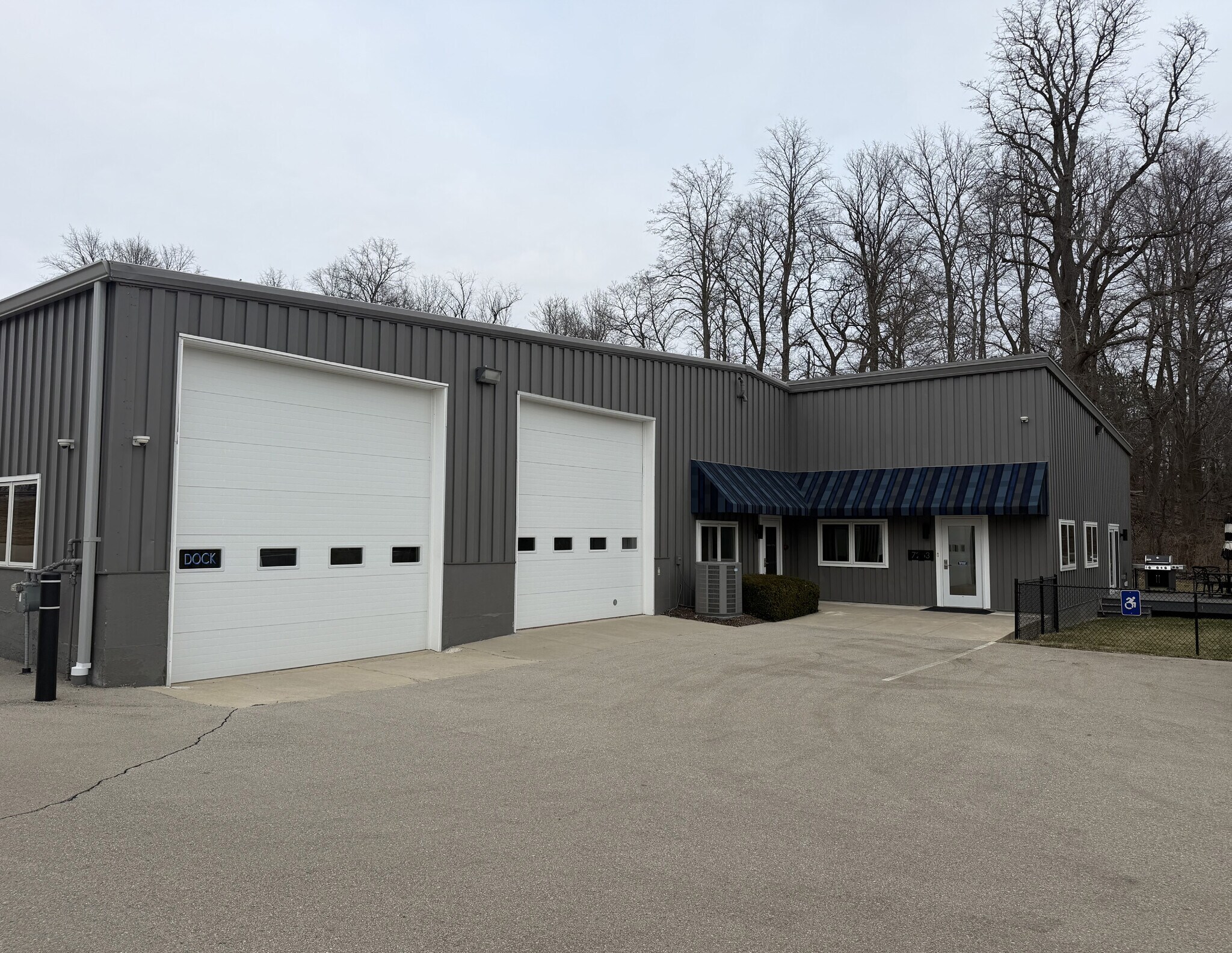 7253 Sheridan Springs Rd, Lake Geneva, WI à louer Photo de l’immeuble– Image 1 sur 8
