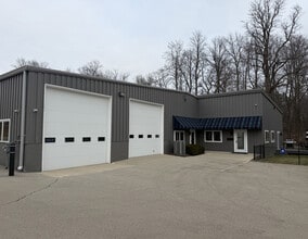 7253 Sheridan Springs Rd, Lake Geneva, WI à louer Photo de l’immeuble– Image 1 sur 8