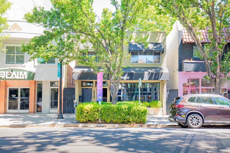 2525 J St, Sacramento, CA à vendre - Photo de l’immeuble – Image 2 sur 24