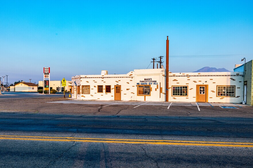 1401 N Brown Rd, Inyokern, CA à vendre - Photo de l’immeuble – Image 2 sur 14