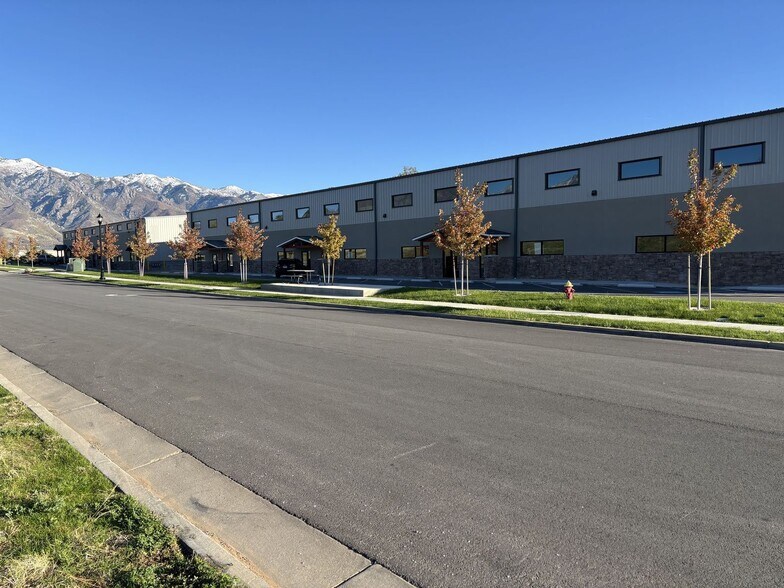 181 W 2675 N, Layton, UT à louer - Photo de l’immeuble – Image 2 sur 12