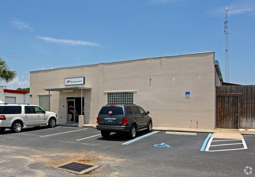 125 Ferry Rd SE, Fort Walton Beach, FL à louer - Photo de l’immeuble – Image 2 sur 39