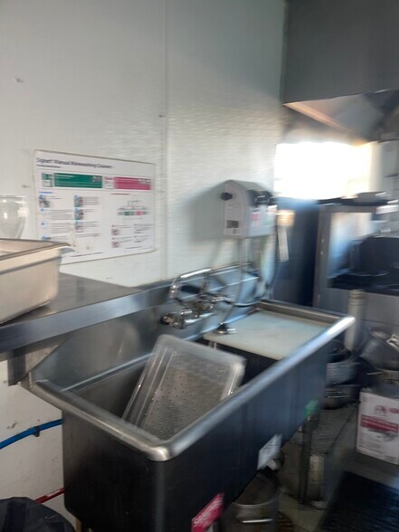 269 W Merrick Rd, Valley Stream, NY à louer - Photo intérieure – Image 2 sur 5