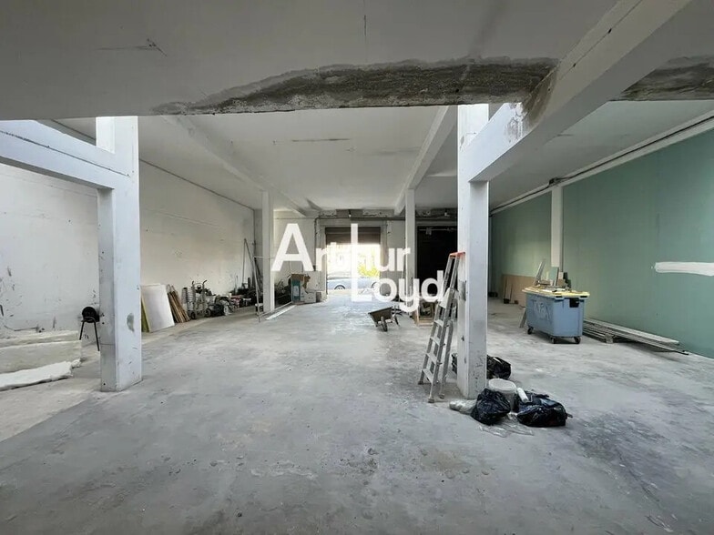 Local d'activités dans Fréjus à vendre - Photo de l’immeuble – Image 2 sur 7