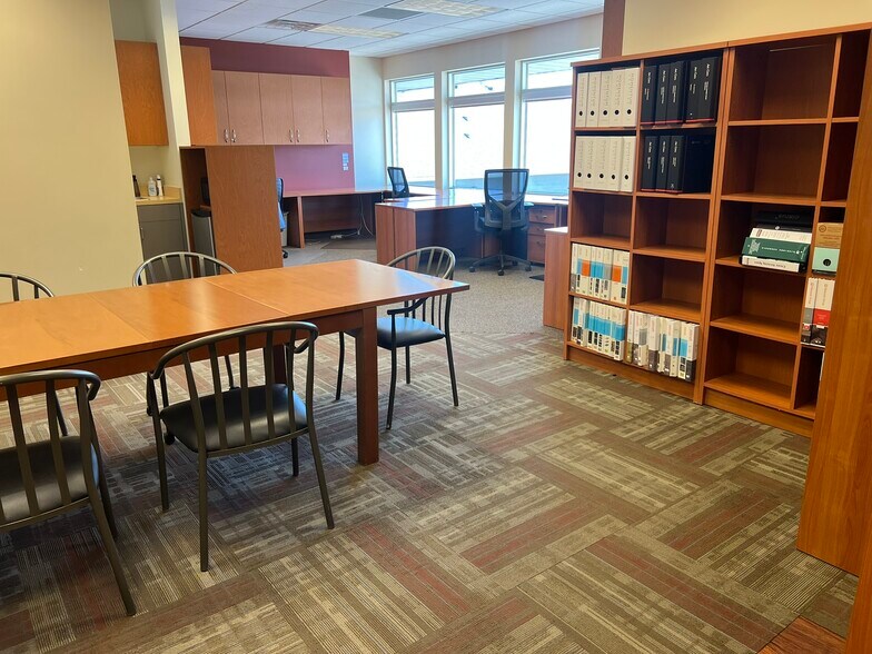 215 N 2nd St, River Falls, WI à louer - Photo de l’immeuble – Image 3 sur 8