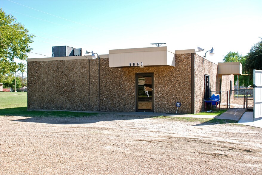 606 Pioneer Rd, Mesquite, TX à vendre - Photo de l’immeuble – Image 2 sur 8