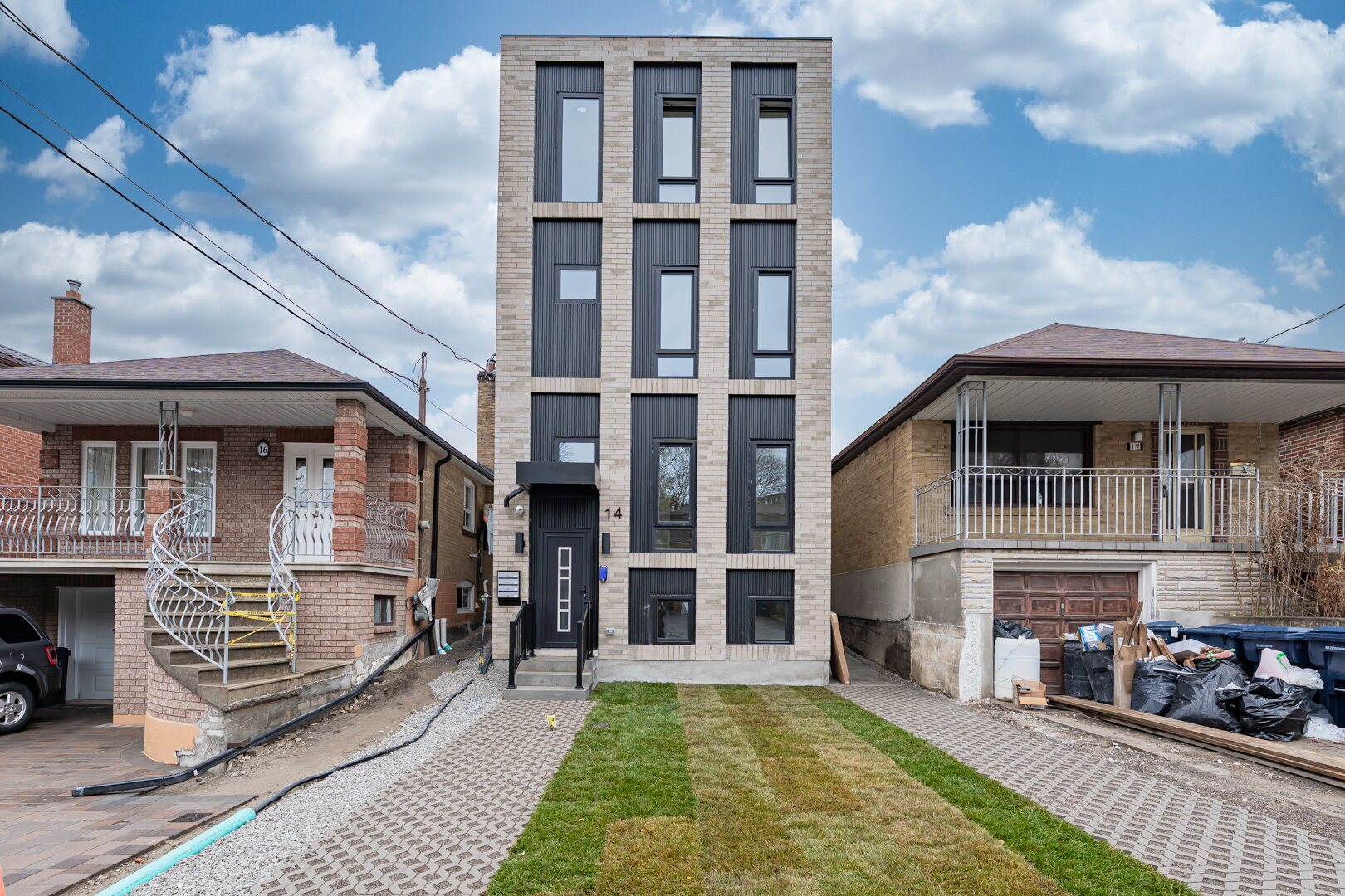 14 Holmesdale Rd, Toronto, ON à vendre Photo principale– Image 1 sur 38