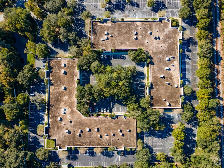 599 Lake Kathy Dr, Brandon, FL à louer - Aérien – Image 3 sur 49