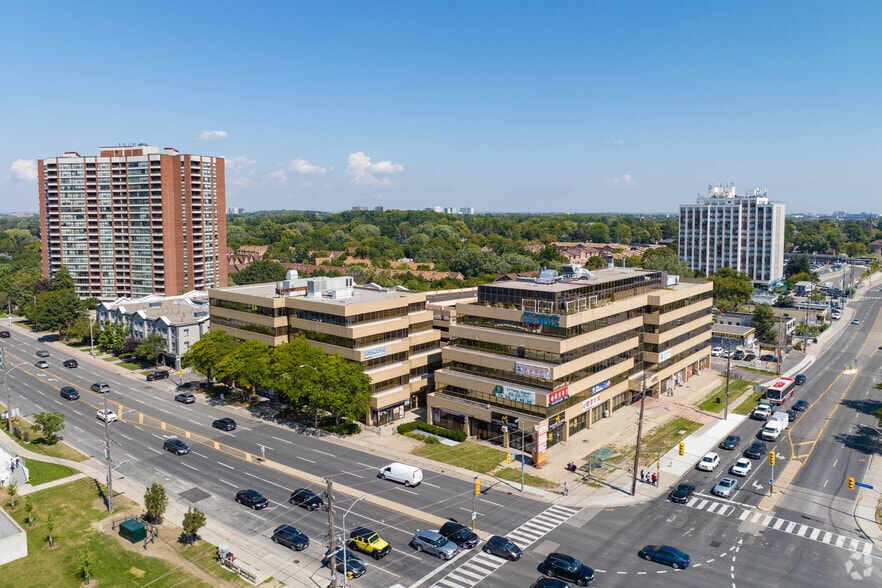 4002 Sheppard Ave E, Toronto, ON à vendre - Photo de l’immeuble – Image 3 sur 8