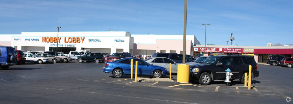 7930 N Mesa St, El Paso, TX à louer - Photo de l’immeuble – Image 3 sur 6