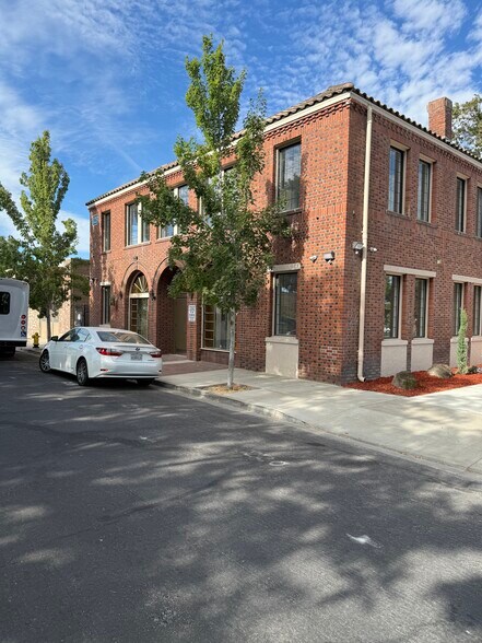 123 Sycamore Ave, Manteca, CA à louer - Photo de l’immeuble – Image 2 sur 23