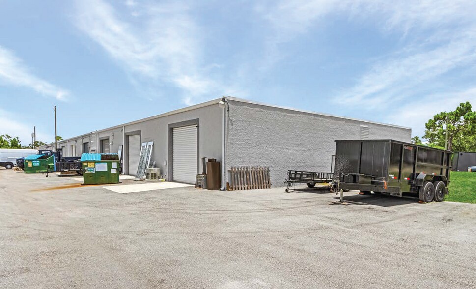 1194 Hemingway Dr, Fort Myers, FL à louer - Photo de l’immeuble – Image 2 sur 8
