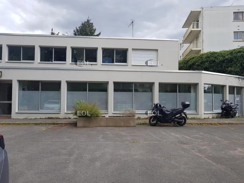 Bureau dans Saint-Maur-des-Fossés à vendre - Photo de l’immeuble – Image 3 sur 5