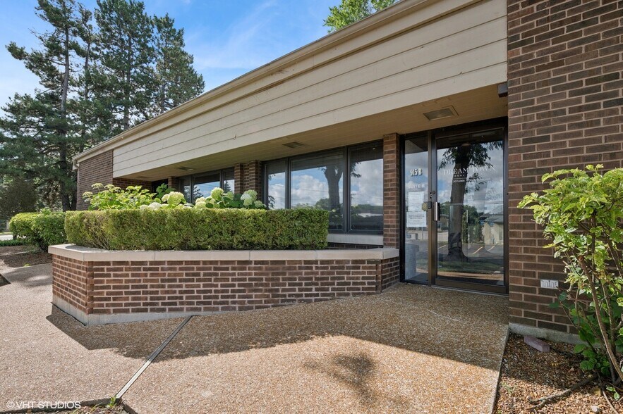 915 N Milwaukee Ave, Libertyville, IL à louer - Photo de l’immeuble – Image 2 sur 23