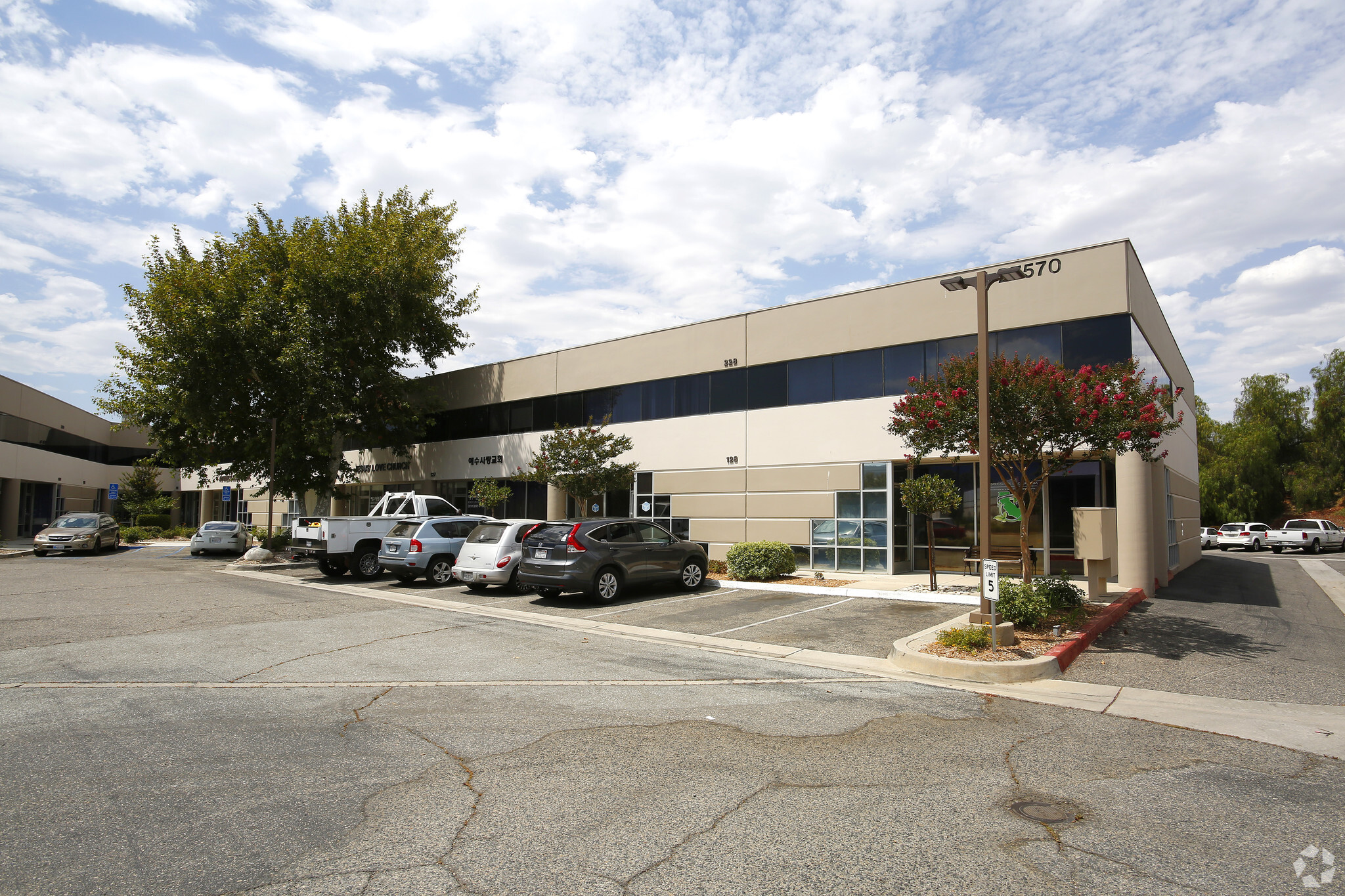 27576 Commerce Center Dr, Temecula, CA à louer Photo de l’immeuble– Image 1 sur 13