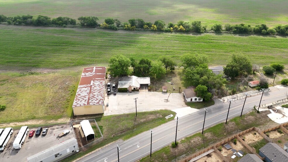 11722 Fischer Rd, Von Ormy, TX à vendre - Photo de l’immeuble – Image 3 sur 19