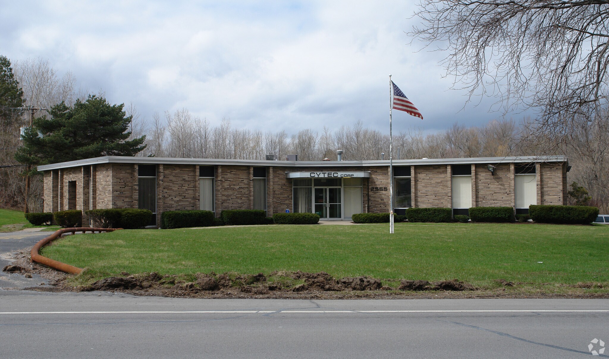 2555 Baird Rd, Penfield, NY à louer Photo de l’immeuble– Image 1 sur 13