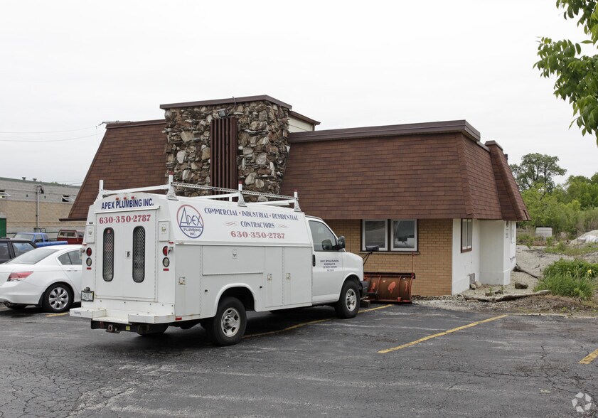 300 E Irving Park Rd, Wood Dale, IL à louer - Photo de l’immeuble – Image 2 sur 2