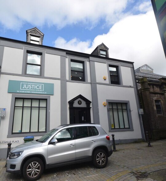 1 Charlesville Pl, Neath à louer - Photo de l’immeuble – Image 1 sur 4