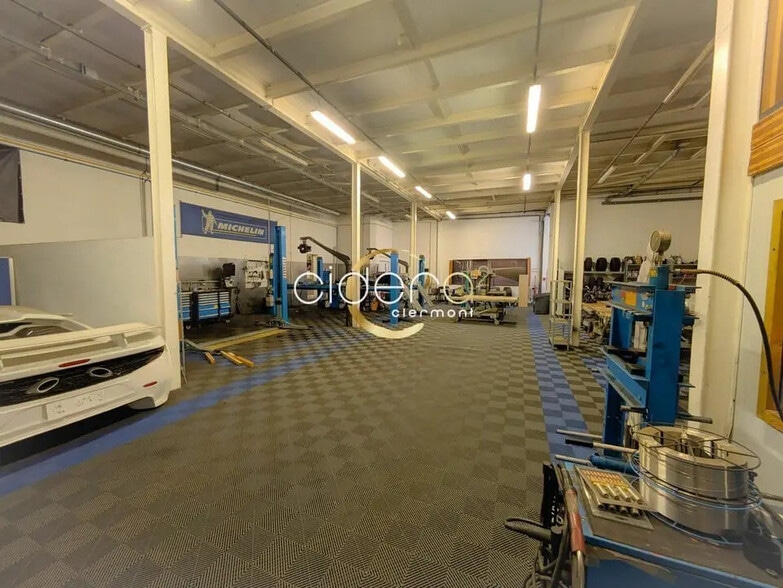 Local d'activités dans Saint-Yorre à vendre - Photo de l’immeuble – Image 3 sur 10