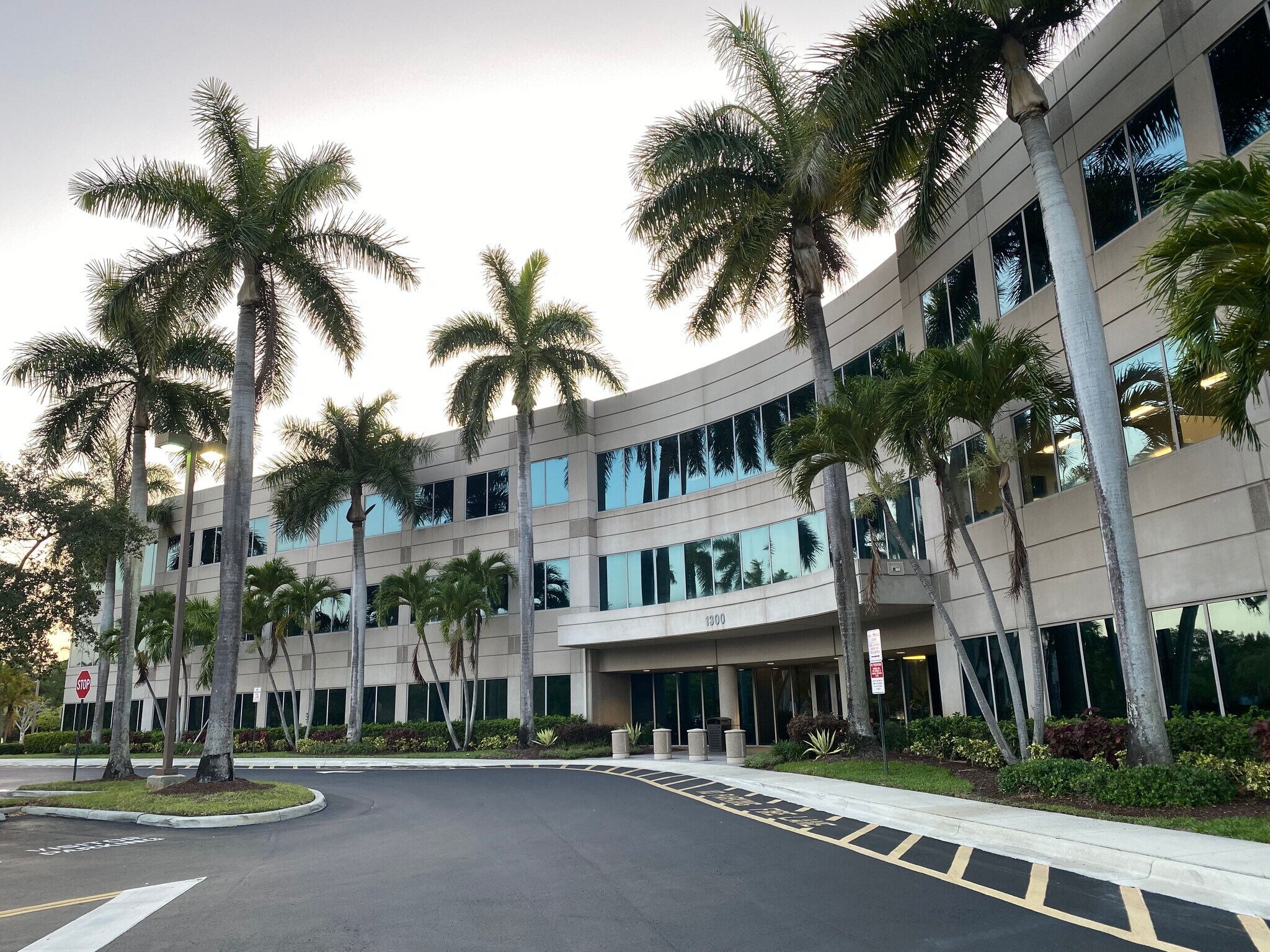 1300 Sawgrass Corporate Pky, Sunrise, FL à louer Photo de l’immeuble– Image 1 sur 26