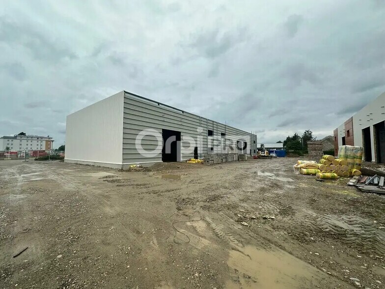 Bureau dans Chassieu à louer - Photo de l’immeuble – Image 1 sur 1