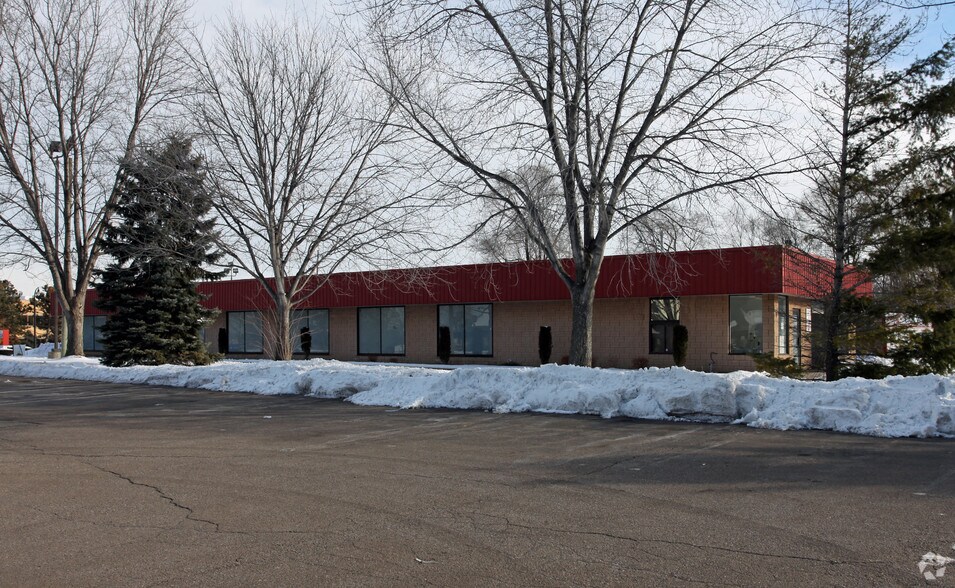 35989-36001 Plymouth Rd, Livonia, MI à vendre - Photo de l’immeuble – Image 2 sur 2