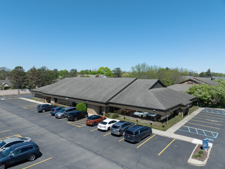 32871 Middlebelt Rd, Farmington Hills, MI à vendre - Photo de l’immeuble – Image 2 sur 12