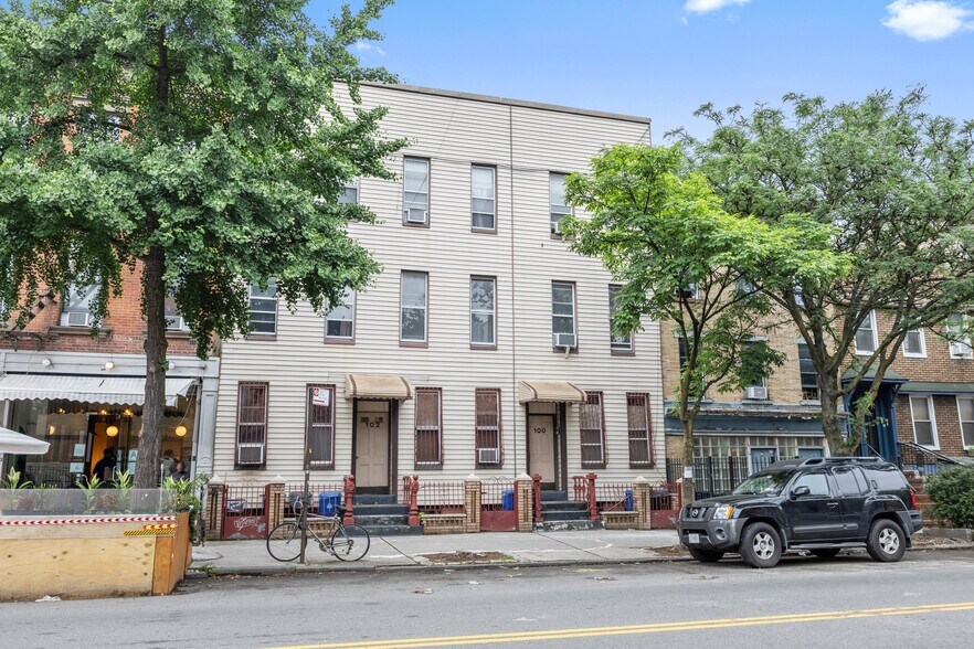 100-102 Roebling St portefeuille de 2 biens à vendre sur LoopNet.fr - Photo de l’immeuble – Image 2 sur 6