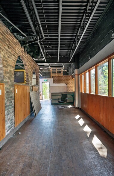 8408 Elbow Dr SW, Calgary, AB à louer - Photo de l’immeuble – Image 3 sur 5