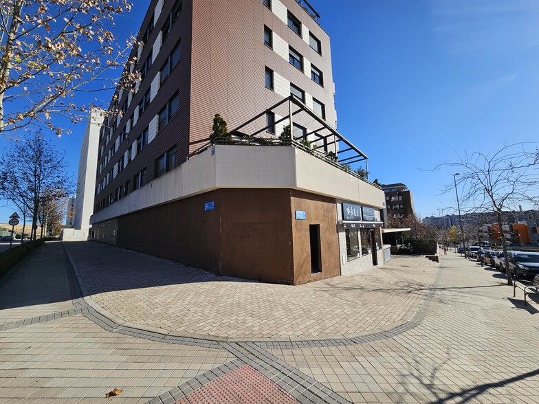Avenida del 21 de Marzo, 21, Tres Cantos, Madrid à louer - Photo de l’immeuble – Image 1 sur 2