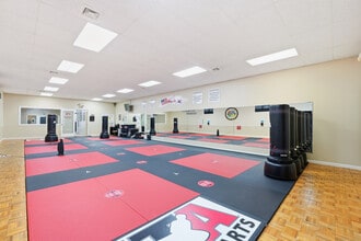 385 New Brunswick Ave, Fords, NJ à louer Photo intérieure– Image 2 sur 12