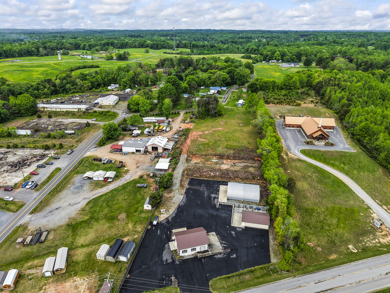 1817 US 601 Hwy, Yadkinville, NC à vendre - Photo de l’immeuble – Image 3 sur 17