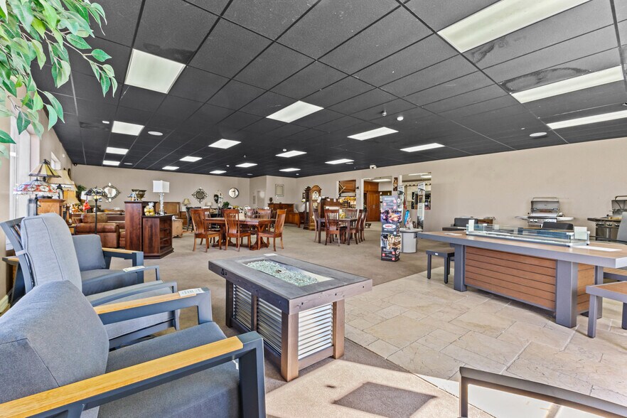 12033 Mariposa Rd, Hesperia, CA à louer - Photo de l’immeuble – Image 3 sur 25