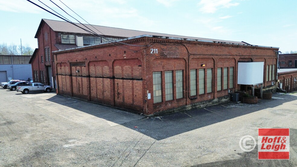 211 Wetmore Ave SE, Massillon, OH à louer - Photo de l’immeuble – Image 2 sur 6