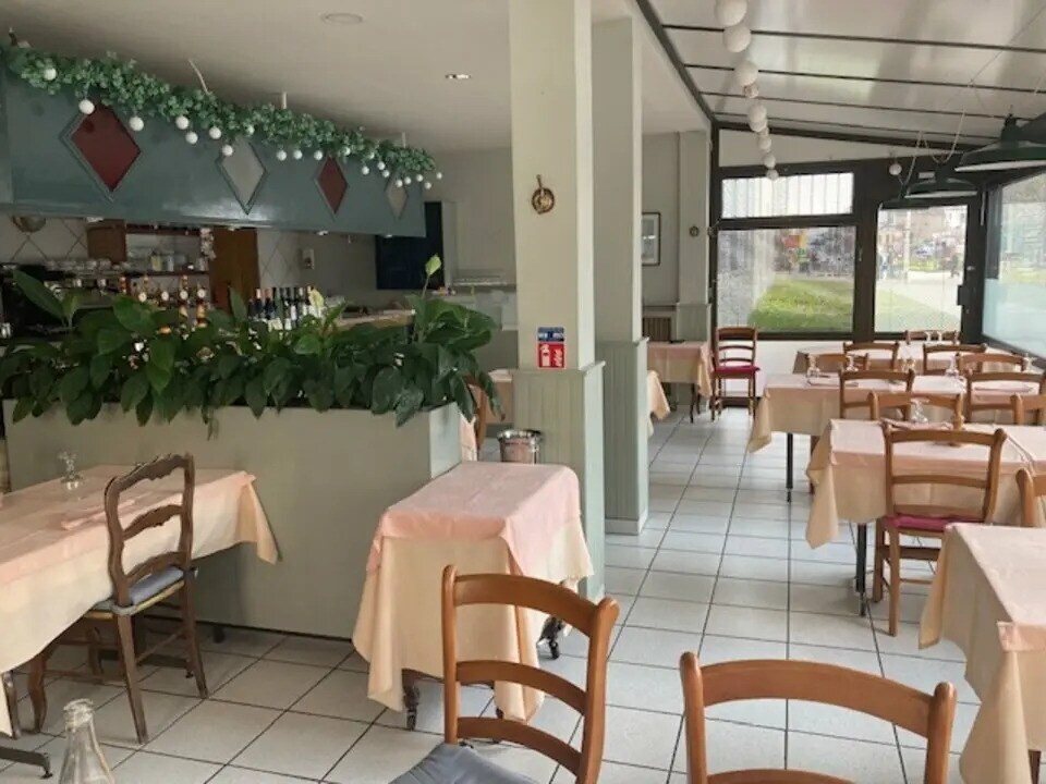 Local commercial dans Gennevilliers à louer Photo de l’immeuble– Image 1 sur 10