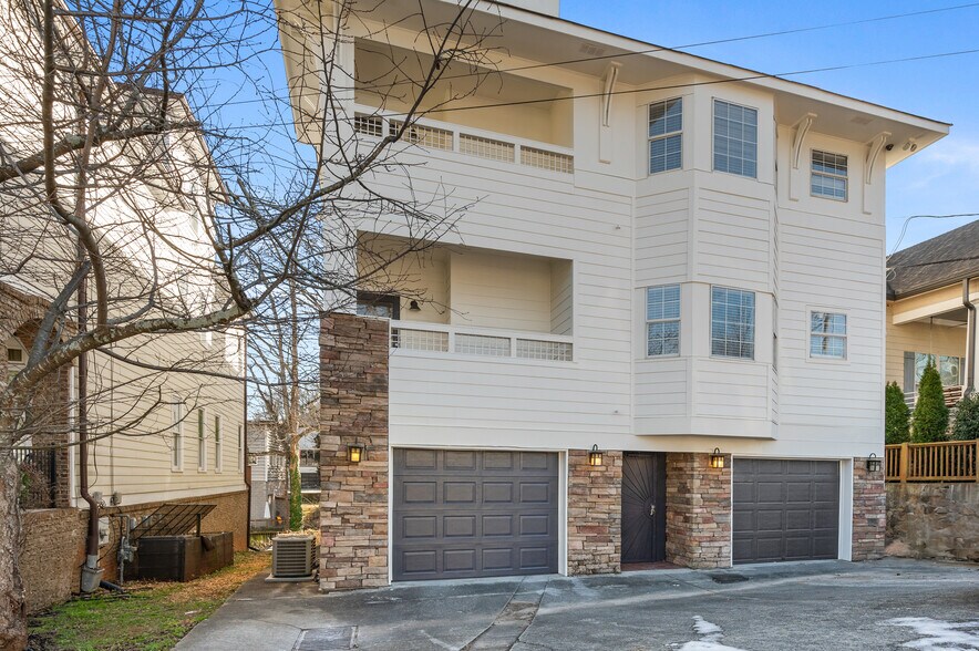 567 Winton Ter NE, Atlanta, GA à vendre - Photo principale – Image 1 sur 23