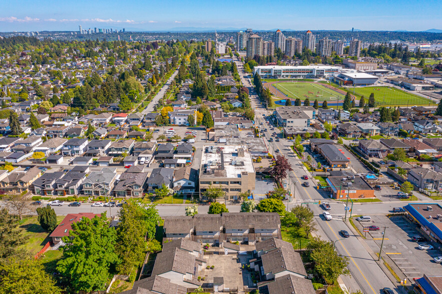 7818 6th St, Burnaby, BC à louer - Photo de l’immeuble – Image 2 sur 10