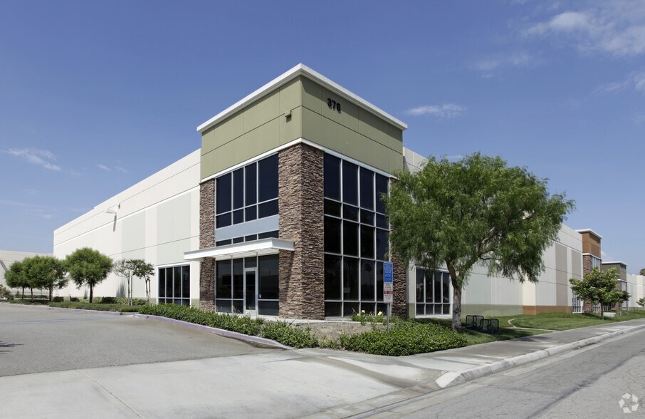 378 E Commercial Rd, San Bernardino, CA à vendre - Photo de l’immeuble – Image 1 sur 3