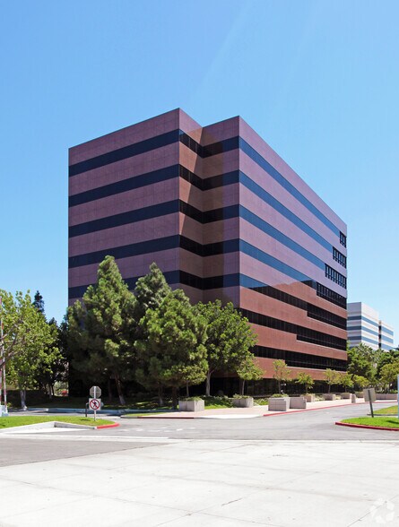 4801 Airport Plaza Dr, Long Beach, CA à louer - Photo de l’immeuble – Image 1 sur 3