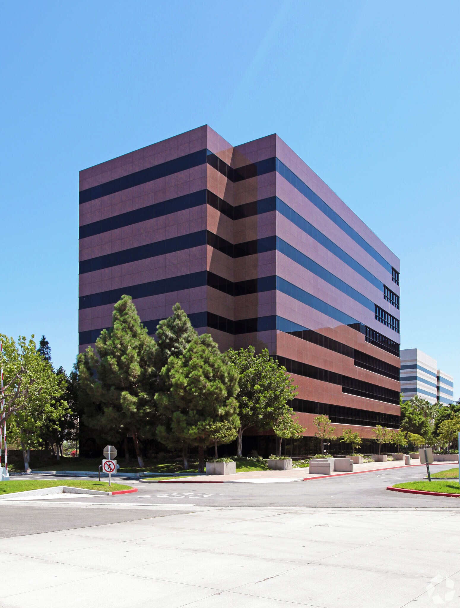 4801 Airport Plaza Dr, Long Beach, CA à louer Photo de l’immeuble– Image 1 sur 4