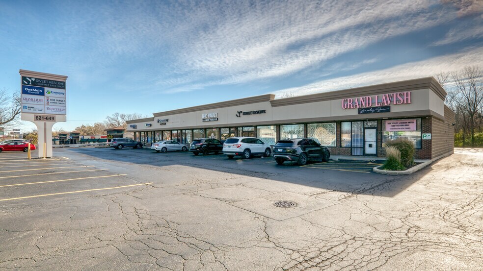 621-649 E Roosevelt Rd, Lombard, IL à louer - Photo de l’immeuble – Image 3 sur 4