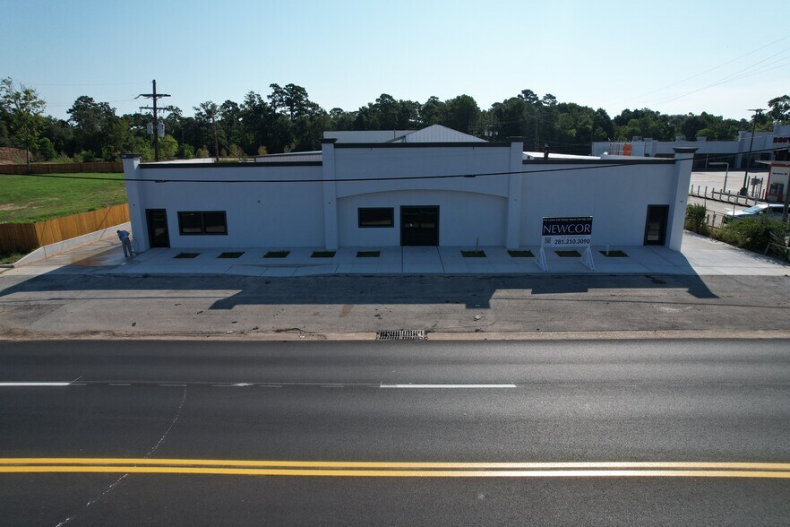 2004 N Frazier St, Conroe, TX à louer - Photo de l’immeuble – Image 2 sur 3