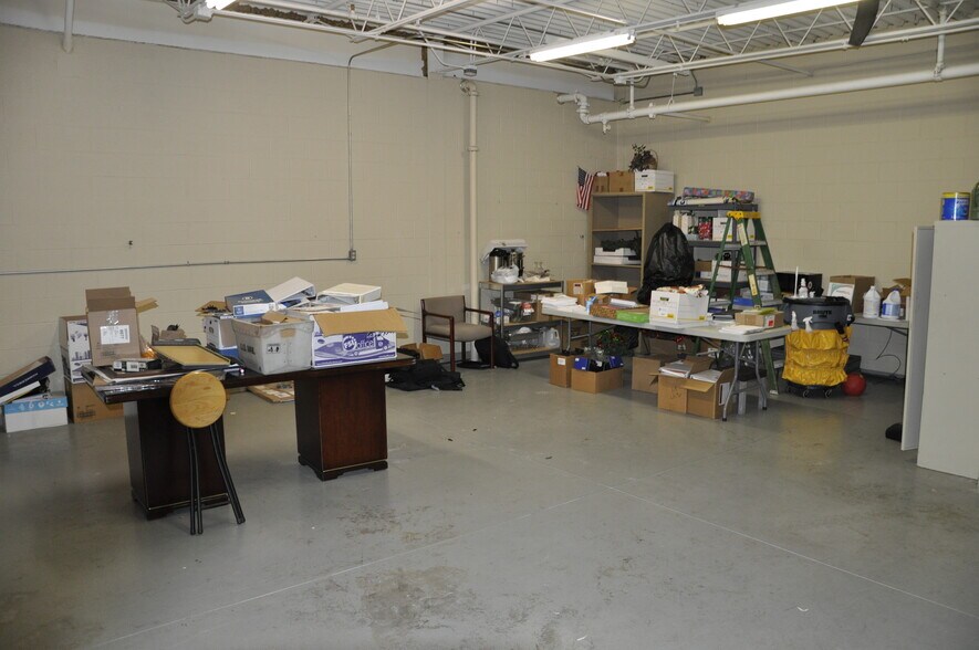 5825 Clyde Rhyne Dr, Sanford, NC à louer - Photo de l’immeuble – Image 3 sur 21