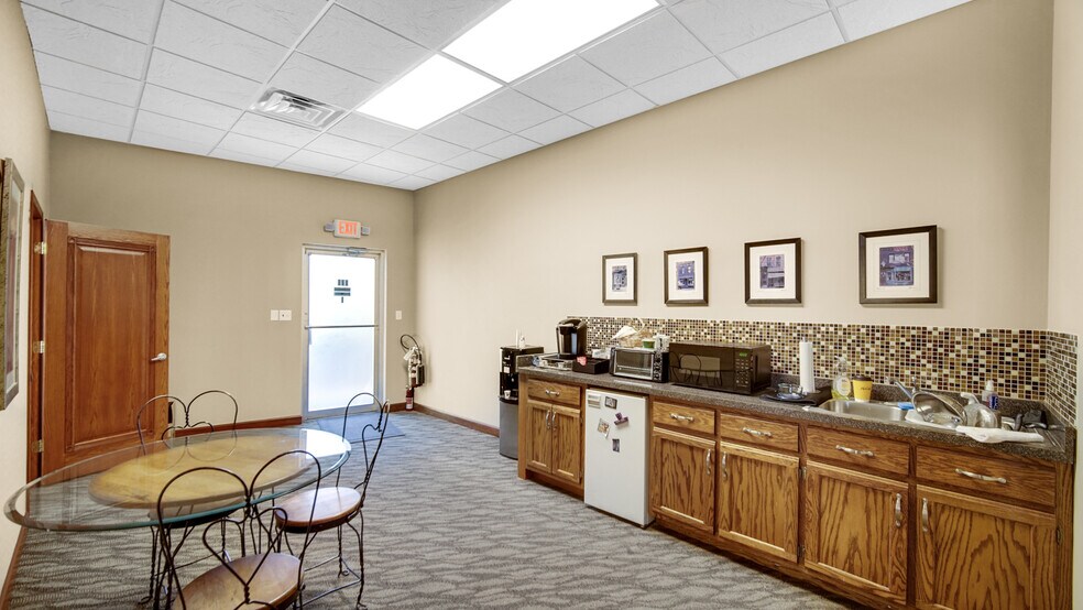 303 Ridge Rd, Munster, IN à vendre - Photo de l’immeuble – Image 3 sur 24
