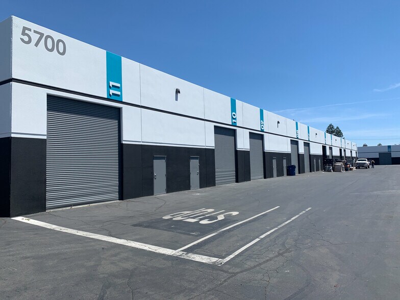 5600 Imhoff Dr, Concord, CA à louer - Photo de l’immeuble – Image 3 sur 9