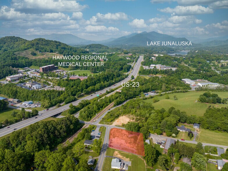 35 Lee Rd, Clyde, NC à vendre - Photo de l’immeuble – Image 2 sur 15